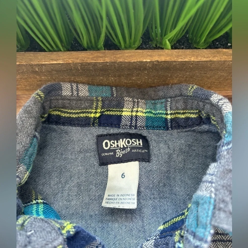 Oshkosh B’Gosh Size 6 Blue Plaid Button Down Flannel